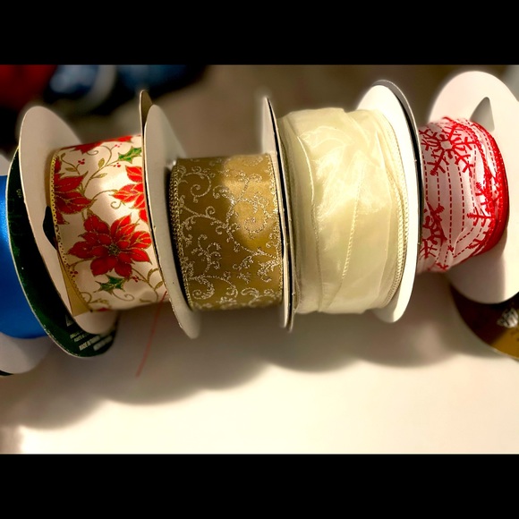 12 spindles of high quality ribbon & pre made bows - Picture 5 of 16